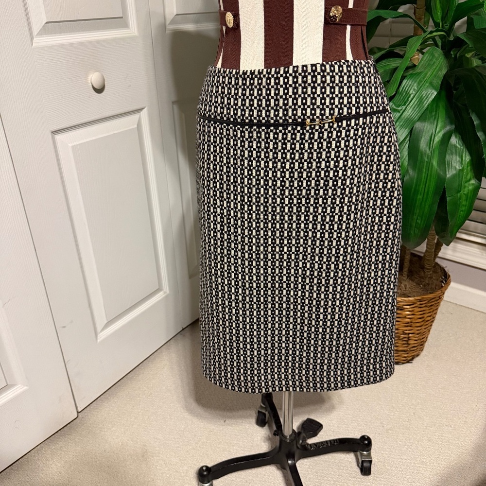 BANANA REPUBLIC Women's Black & White Wool Straight Skirt w/Decorative Trim 4